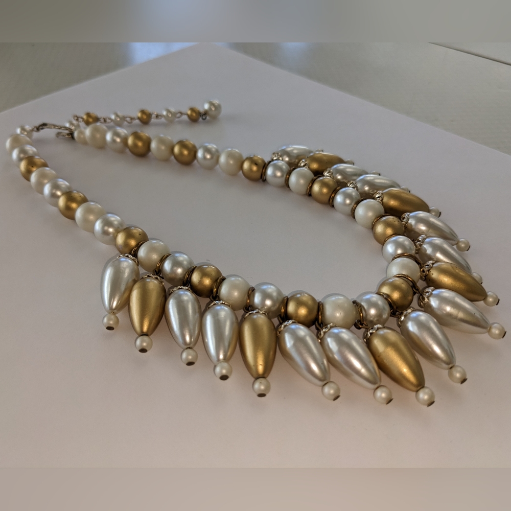 VTG JAPAN SIGNED GOLD TONE & FAUX PEARL HEAVYWEIGHT NECKLACE - Picture 5 of 10